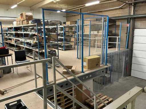 192 m2 Warehouse decking