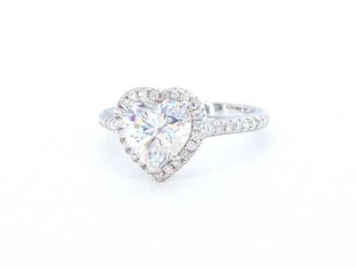 Entourage heart ring