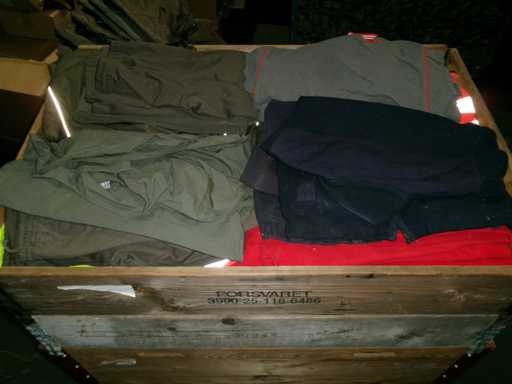 kg Mélange de vêtements, défectueux, taché (G3) (115kg)