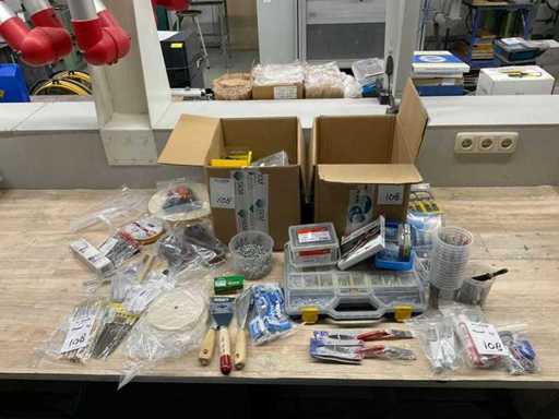 Batch von Werkstattmaterialien