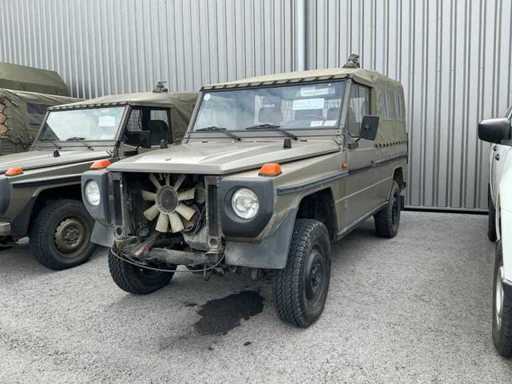 Pojazd wojskowy Puch G290 z 1998 roku