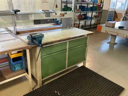 Stół roboczy z imadłem (2x)