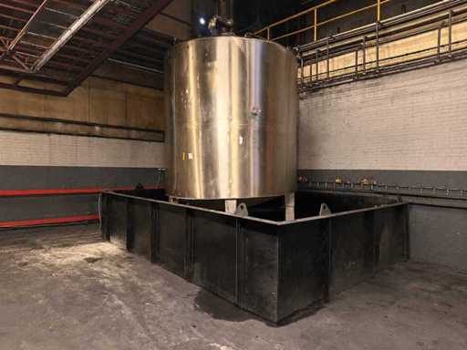 Verwarmde & geïsoleerde 17.000 L verticale opslagtank