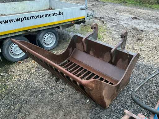 Lot of standard rubble bucket