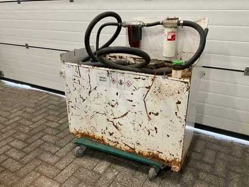 Dieseltank mit Pumpe