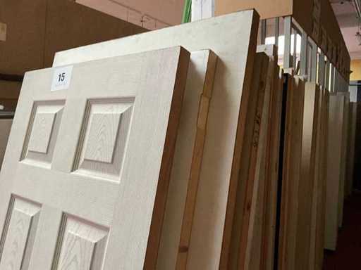 Various wooden doors (36x)