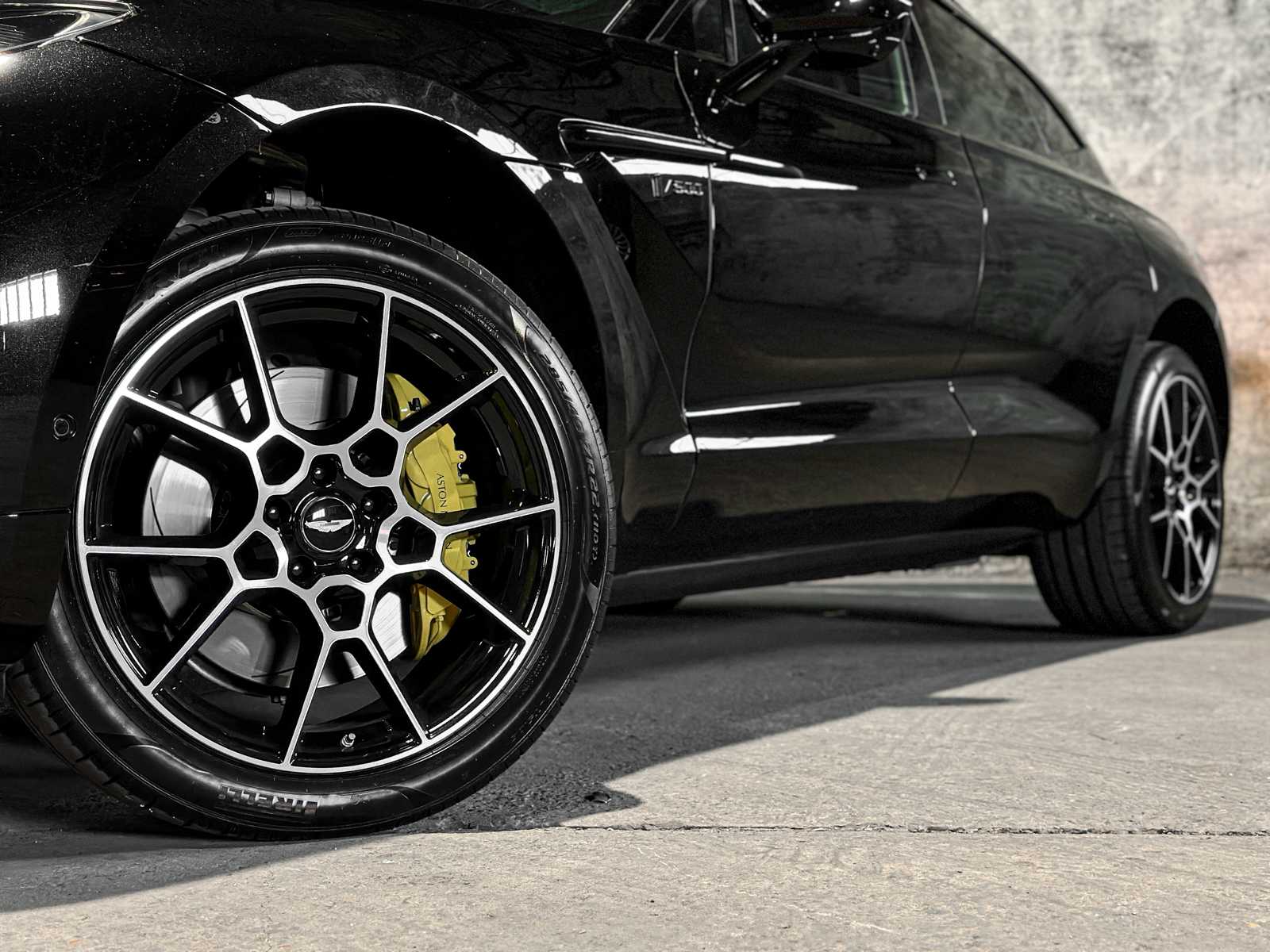 Aston Martin DBX 4.0 V8 1913 551pk 2020 (1 OF 500), HNT-92-V