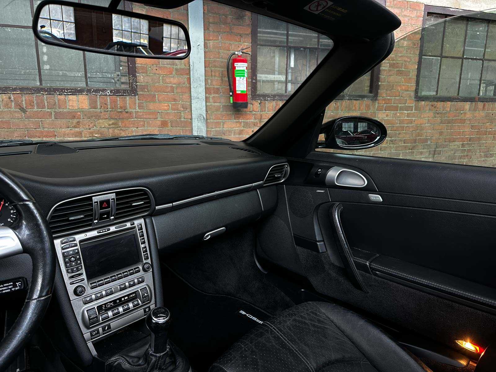 Porsche 911 Carrera Cabriolet 997 3.6 325pk 2005 handgeschakeld -Youngtimer-