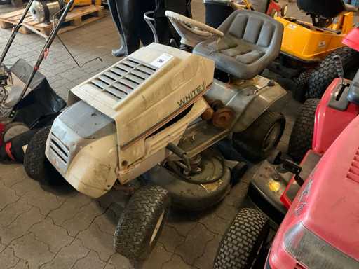 Ma?ini de tuns iarba MTD White L-130