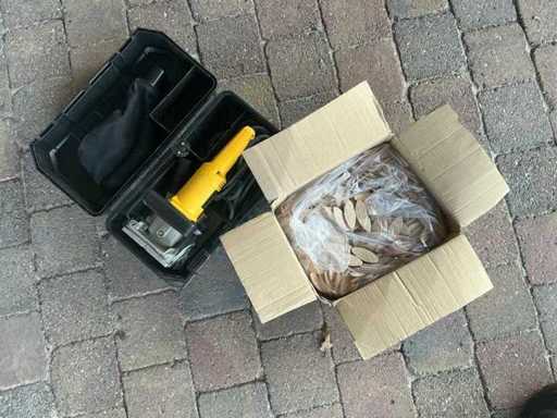 2021 Dewalt Flap Cutter DW682 Taglio a aletta