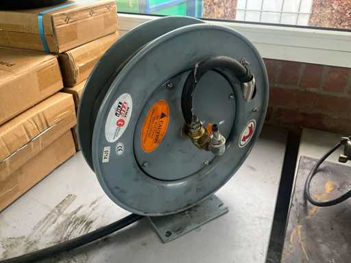 Compressed air hose reel