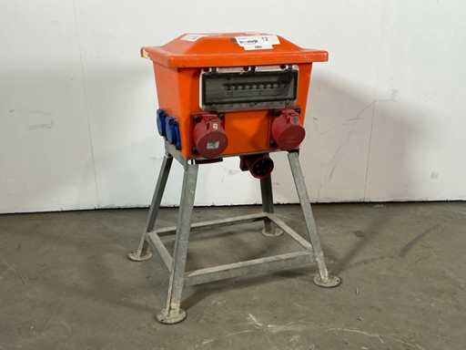 2014 Jäger Direkt Rondo 32A RA Dystrybutor 32A (32-2/400V, 16-6/ )