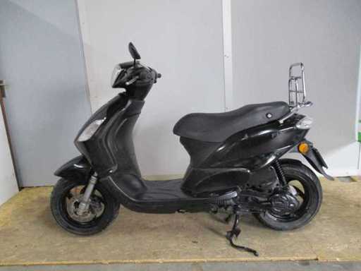 Piaggio - skuter na skuterze - Fly 4T - Skuter