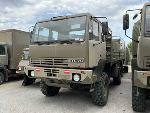 Pojazd wojskowy Steyr 12M18 z 1987 roku