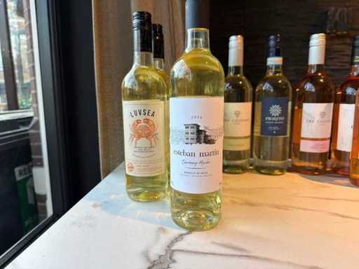 Fournée de vin (29 bouteilles complètes)