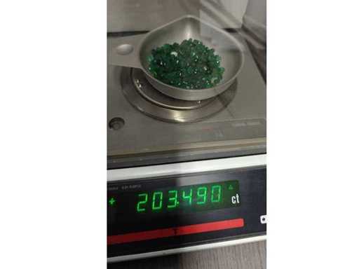 397 Natural Emeralds – formă ovală – 203,49 Cts – Colet en-gros
