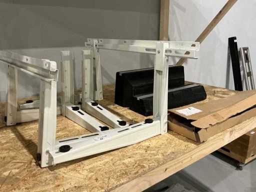 Różne materiały mocujące klimatyzację