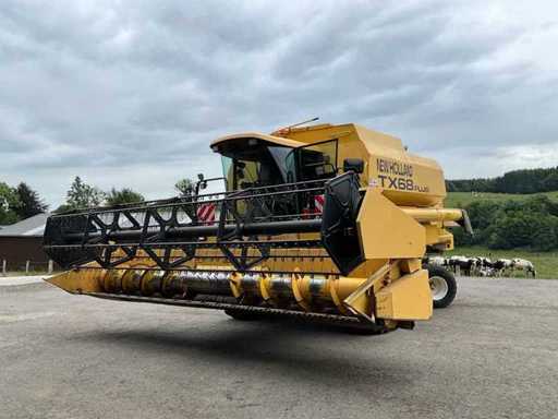 1998 New Holland TX68 Plus Combine