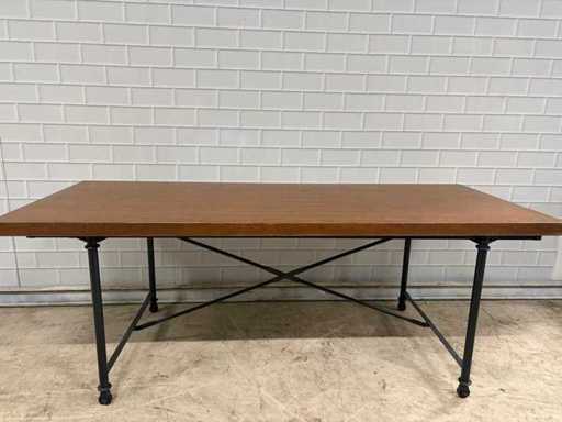 Stół restauracyjny