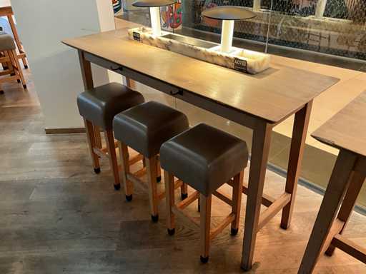 Hutten - Bartafel met 3 barkrukken