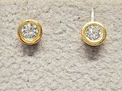 18 KT Yellow Gold Earring With Natural Diamond