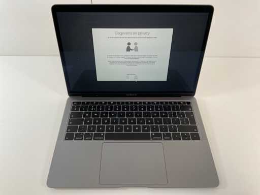 Apple MacBook Air 8.2 13,3”, Core(TM) i5 8th Gen, 8 GB RAM, 251 GB NVMe Laptop