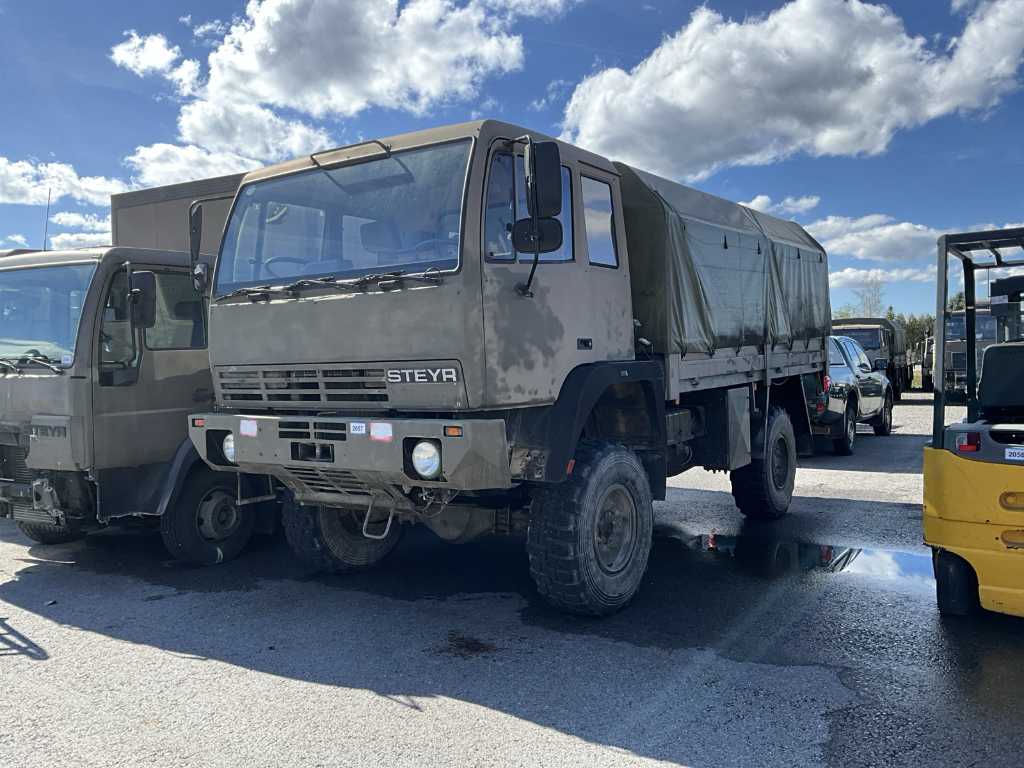 1987 Steyr 12M18 Legervoertuig