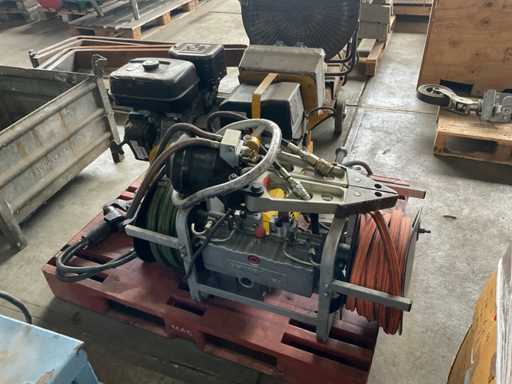 Set of cutting equipment including generator