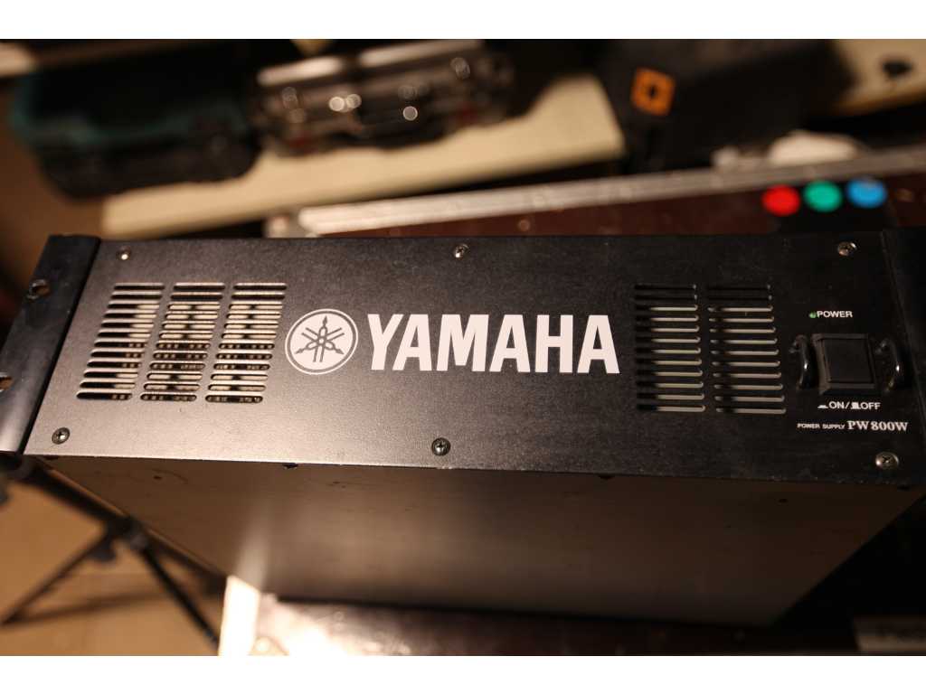 Yamaha - PW800W - Voeding