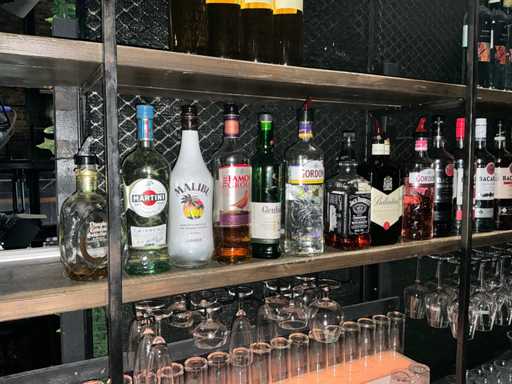 Partij diverse aangebroken sterke drank