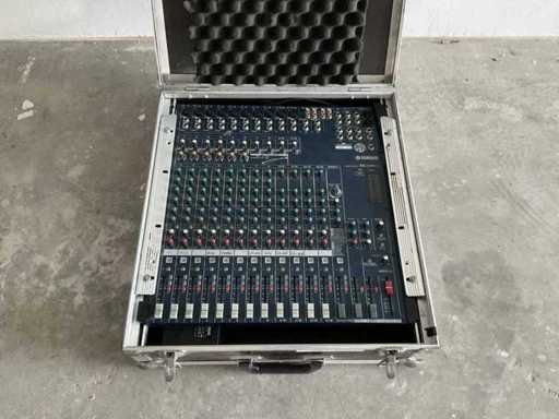 Yamaha Mg 166cx Mixer analogico Yamaha MG 166cx nella custodia