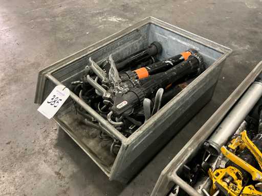 Diverse pistoale de lipit și de etanșat