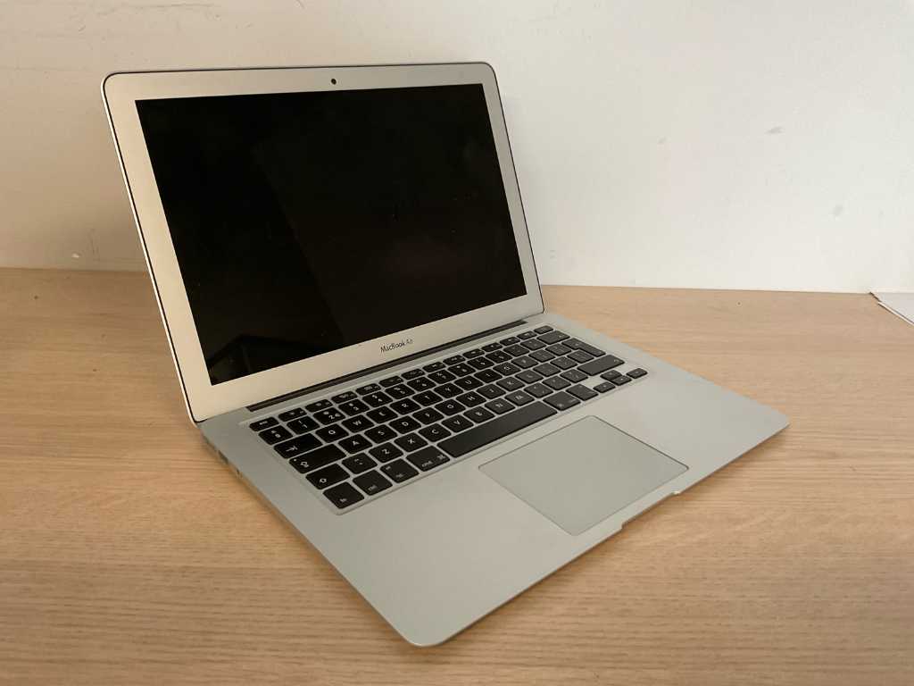 Apple laptop MacBookAir7,2