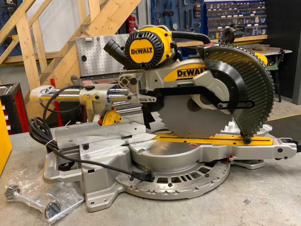 Dewalt DWS727 qs Radial Saw Troostwijk Auctions