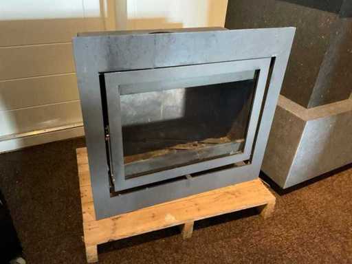 Eingebauter Holzkamin