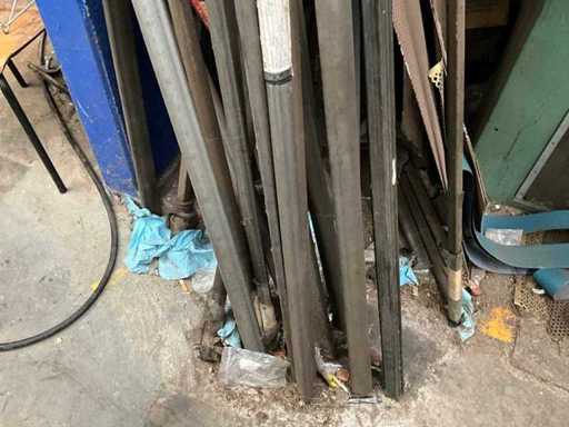 Un lot de diverse tuburi cardan pentru arbore