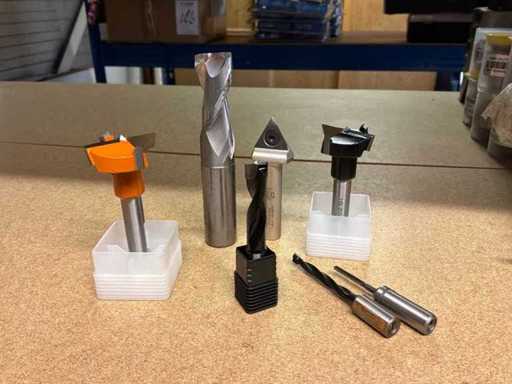 Frezare și foraj în loturi