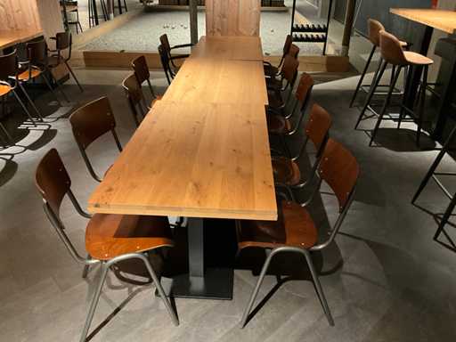 Dining table arrangement