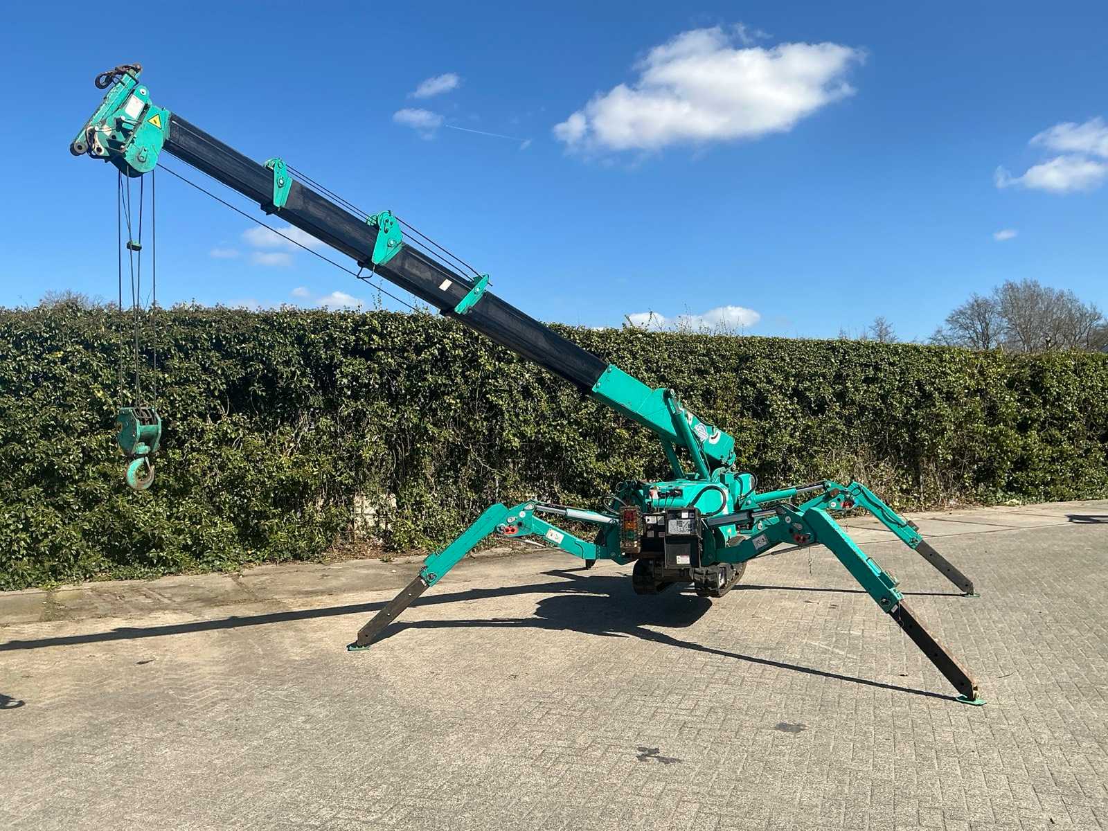 Maeda MC285-C2 Crawler