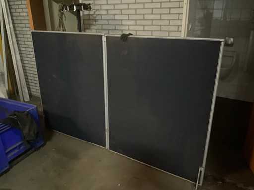 Projection screen