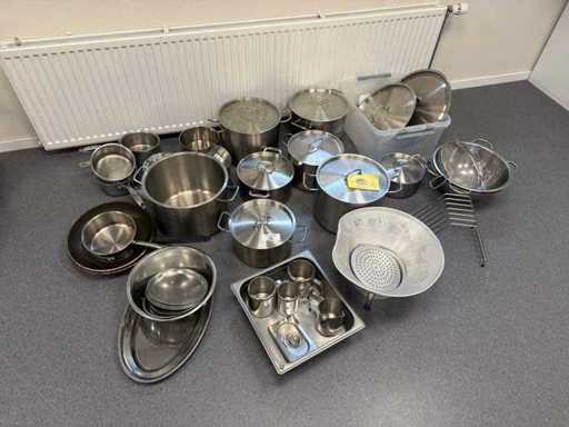 Zestaw naczyń kuchennych