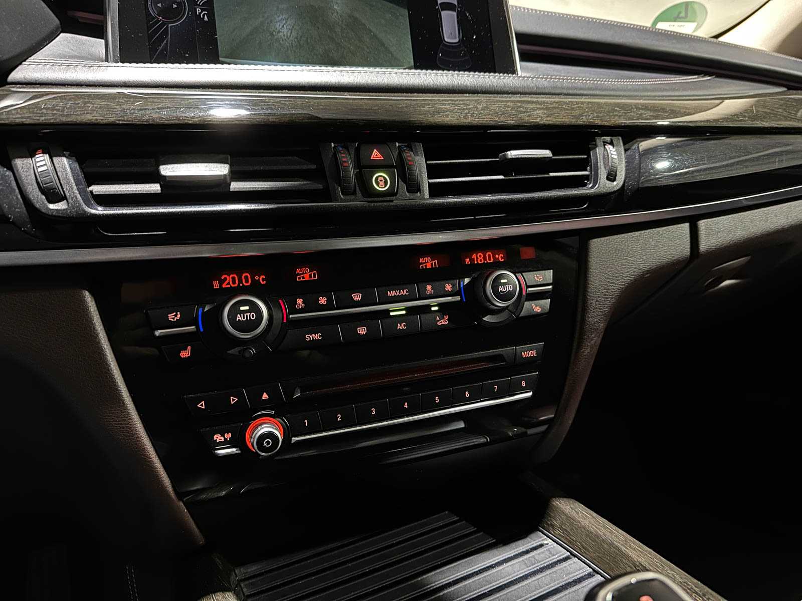 BMW X5 xDrive50i 4.4 V8 High Executive 449pk 2014, J-094-RR