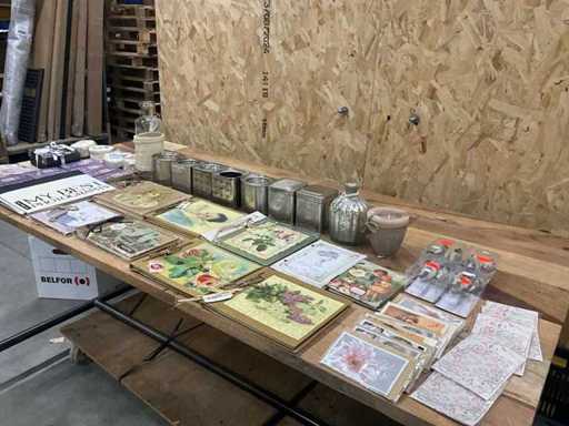 Partij diverse decoratiematerialen