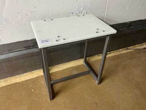 Cutting table