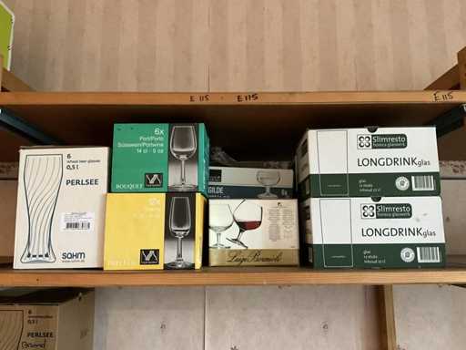 Lot de verrerie en boîte