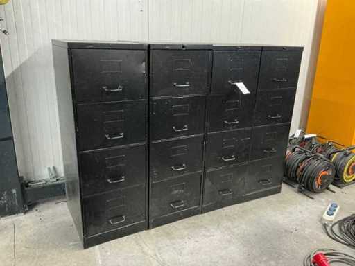 Commode en acier avec contenu (4x)