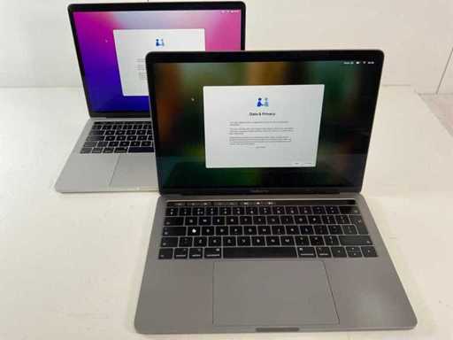 Apple MacBook Pro 13,3", Core(TM) i5 8. generacji, 8 GB RAM, 251 GB SSD Laptopy (2x)