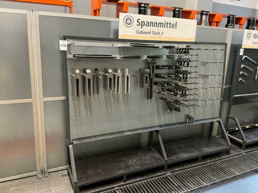 Materiale di serratura con telaio