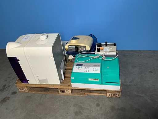 Laboratory equipment (9x)