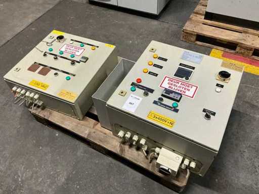 Schakelkast met inhoud (2x)